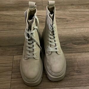 NWT Cute Chunky Combat Tan Boots